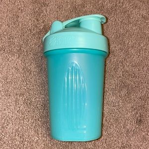 seafoam green 20oz blender bottle